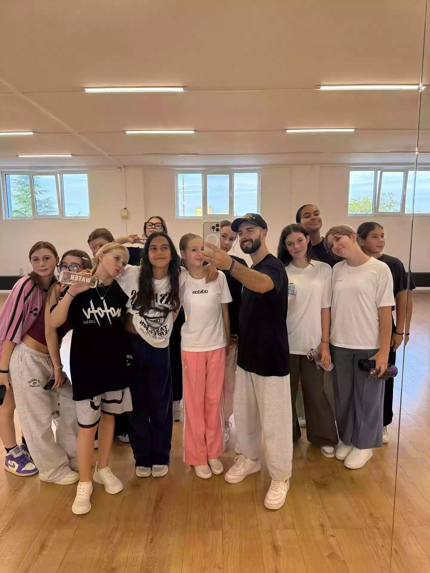 Breaking deti mládež tanec sila flexibilita rytmus