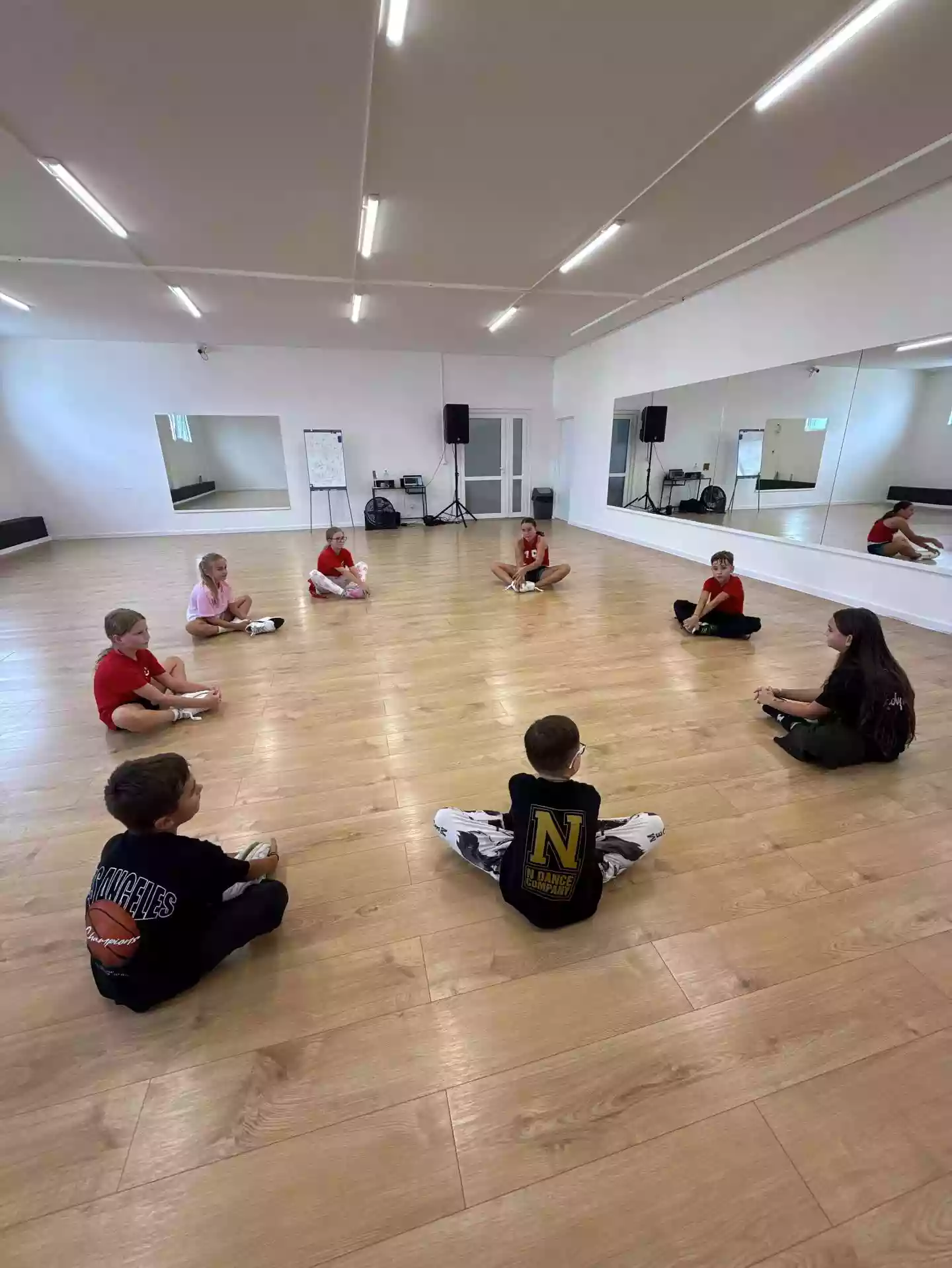 Gymnastika kotúle stojky premety gymnastické prvky