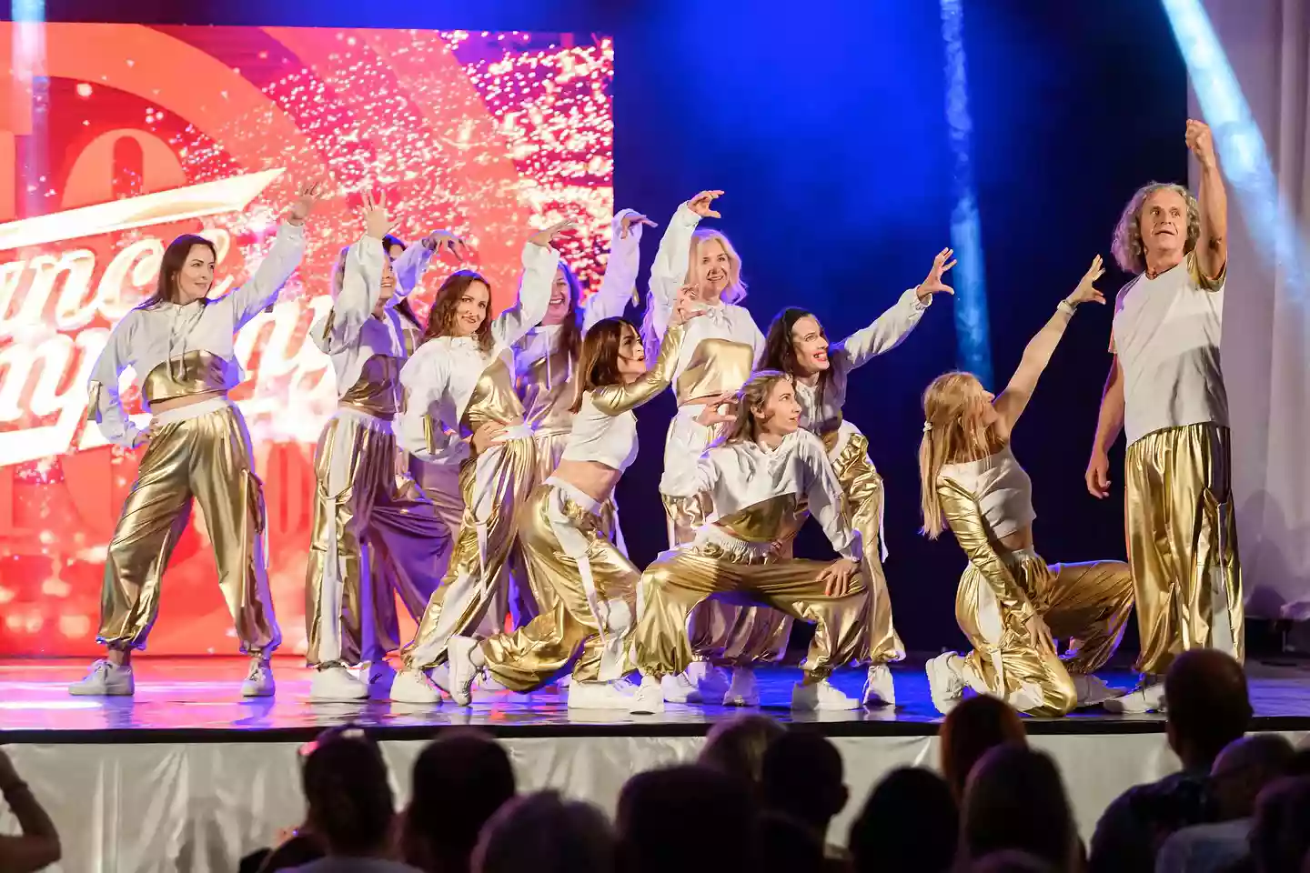 Cvičíme spolu najmenšie deti súrodenci pohyb väzby rodič